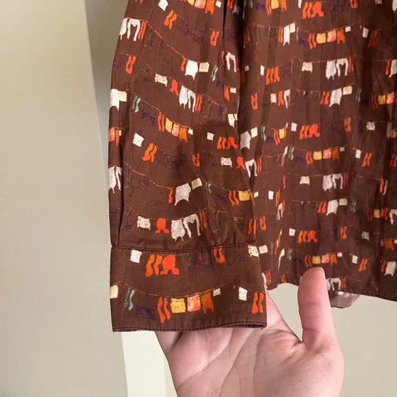 Samantha Pleet Button Down with Clothes Line Graphic size Small - Picture 2 of 4